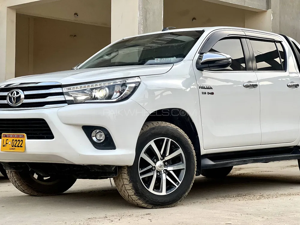 Toyota Hilux 2021 for Sale in Karachi Image-1