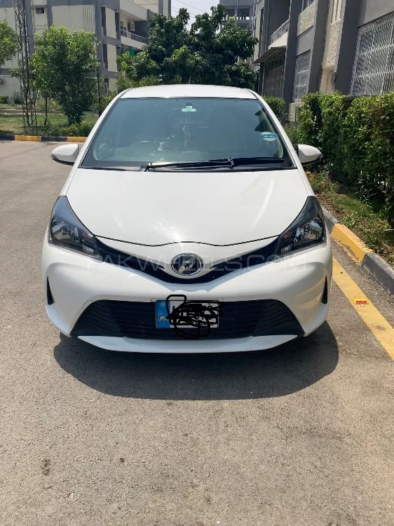 Toyota Vitz 2015 for Sale in Peshawar Image-1