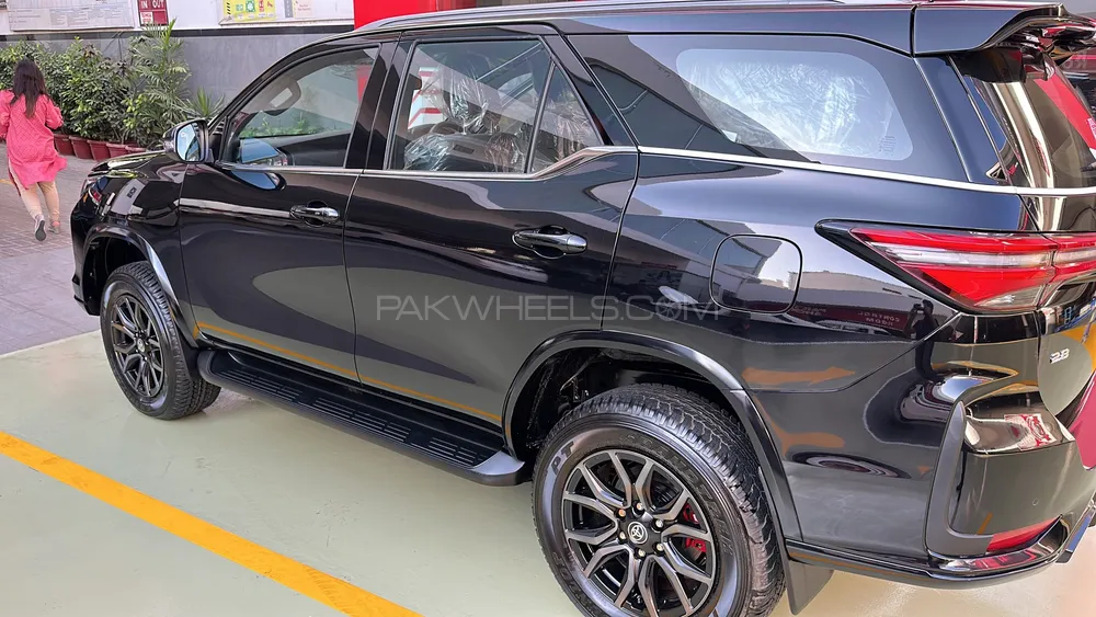 Toyota Fortuner 2023 for Sale in Karachi Image-1