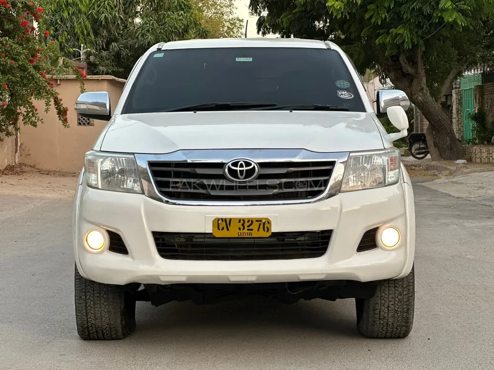 Toyota Hilux 2015 for Sale in Karachi Image-1