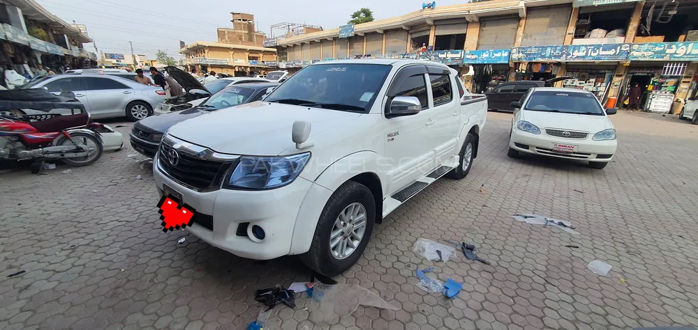 Toyota Hilux 2015 for Sale in Peshawar Image-1