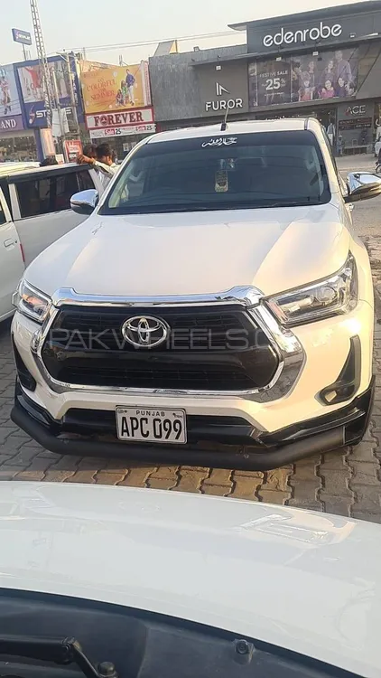 Toyota Hilux 2021 for Sale in Burewala Image-1