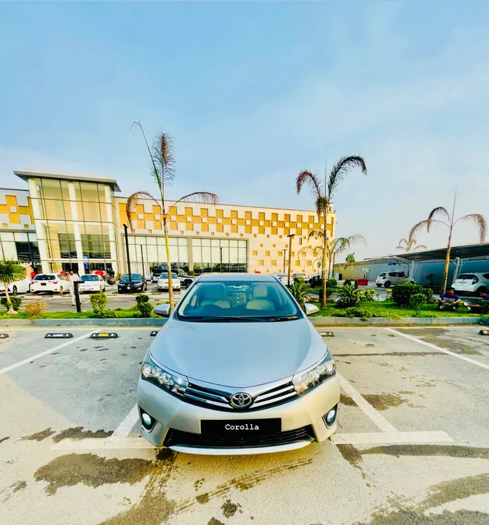 Toyota Corolla 2015 for Sale in Peshawar Image-1