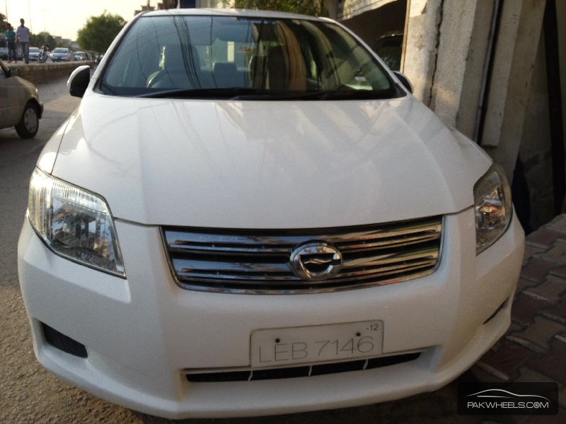 Toyota Corolla Axio 2010 for Sale in Lahore Image-1
