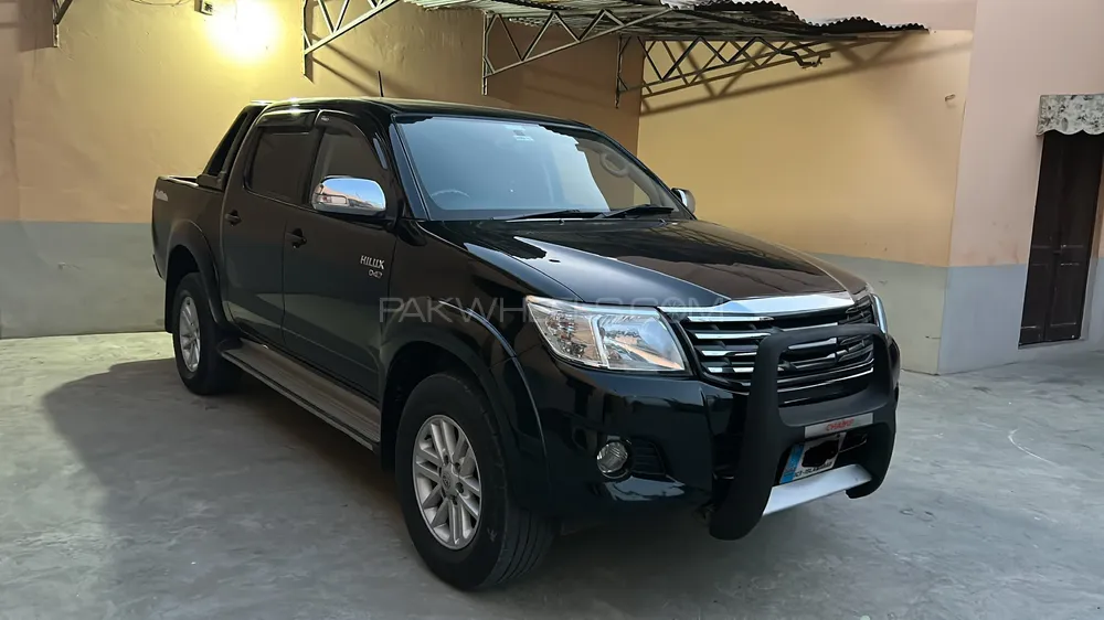 Toyota Hilux 2012 for Sale in Faisalabad Image-1