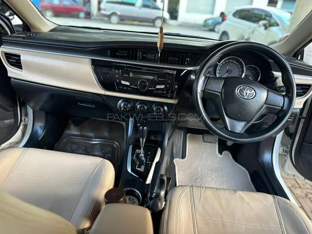Toyota Corolla 2017 for Sale in Islamabad Image-1