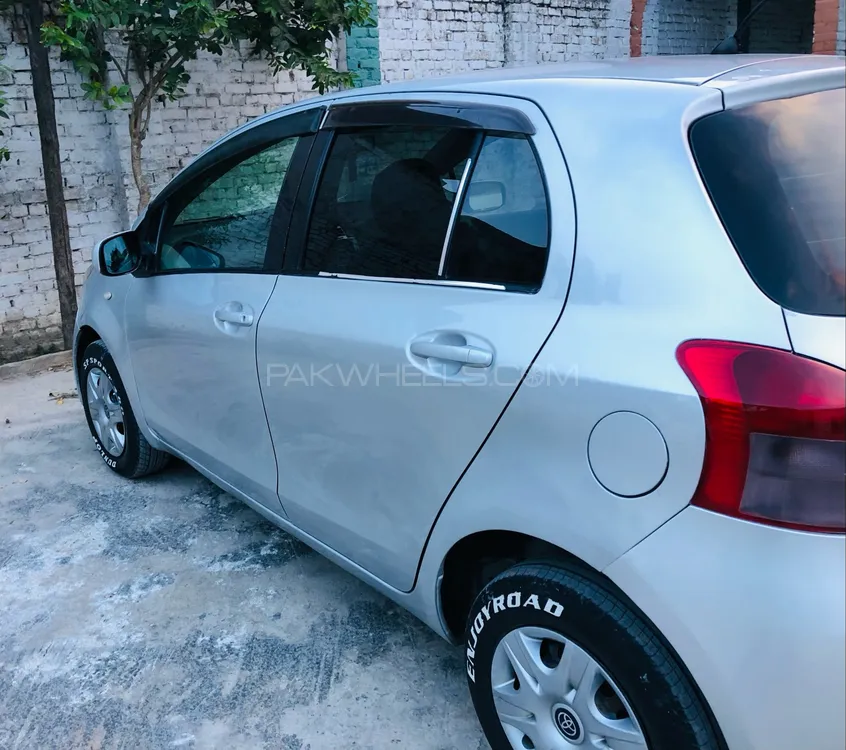 Toyota Vitz 2005 for Sale in Mardan Image-1