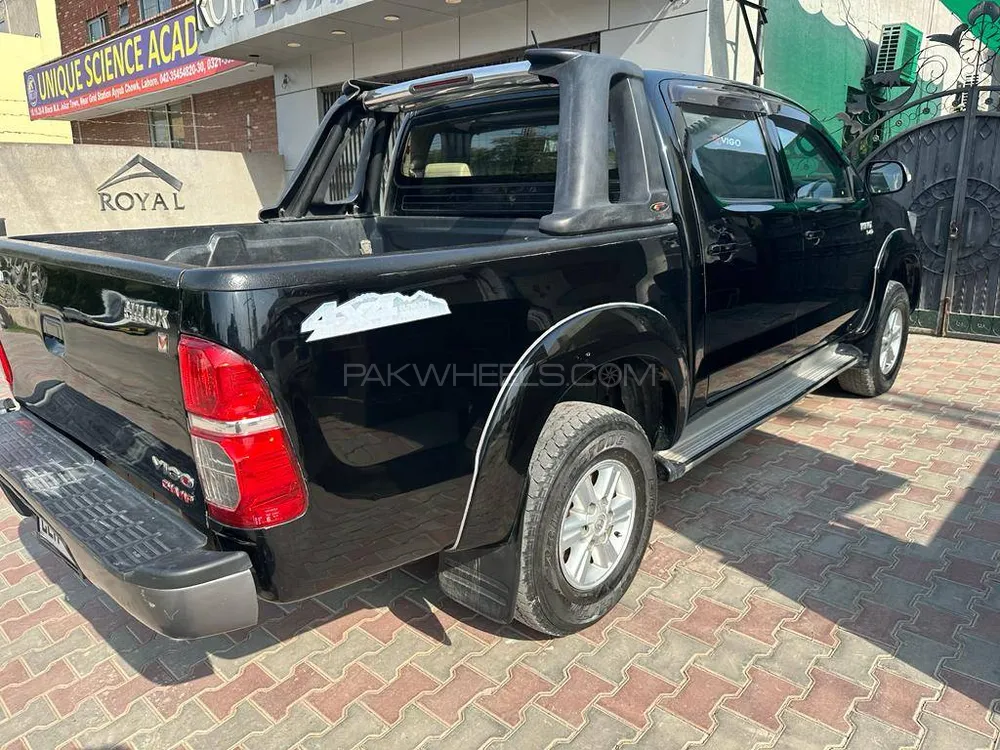 Toyota Hilux 2015 for Sale in Lahore Image-1