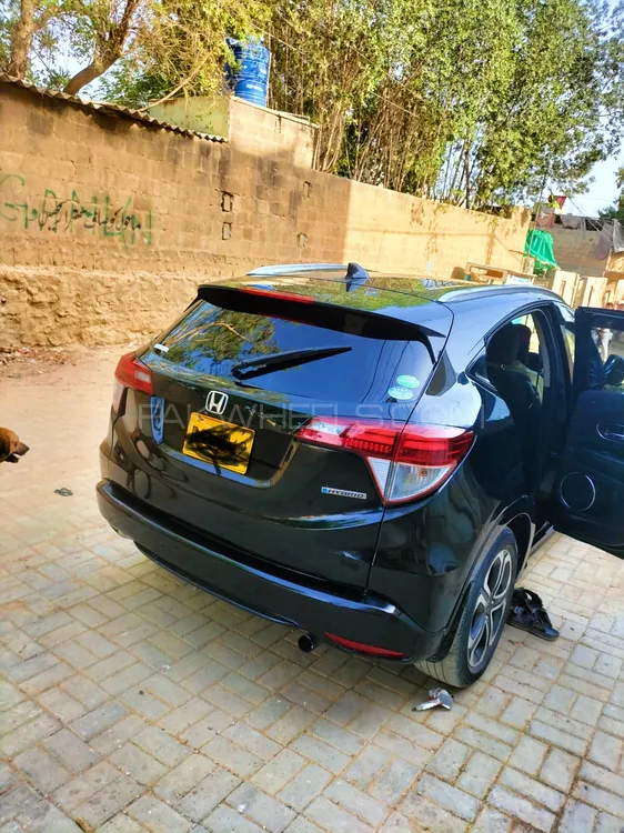 Honda Vezel 2015 for Sale in Karachi Image-1
