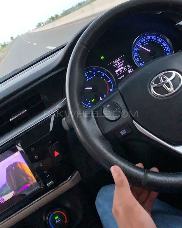 Toyota Corolla 2015 for Sale in Lahore Image-1