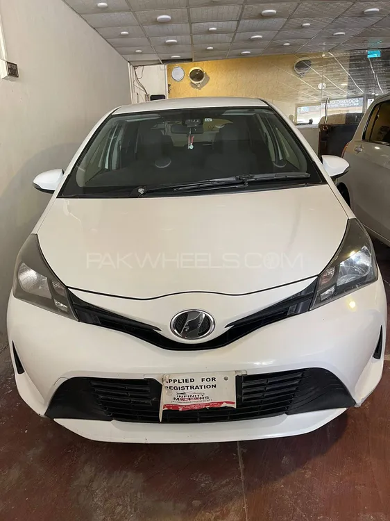 Toyota Vitz 2015 for Sale in Karachi Image-1