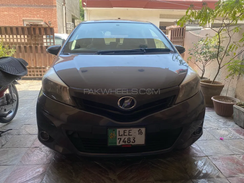 Toyota Vitz 2012 for Sale in Lahore Image-1