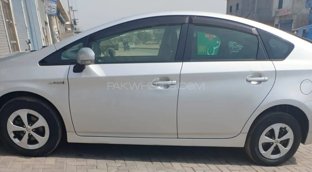 Toyota Prius 2014 for Sale in Lahore Image-1