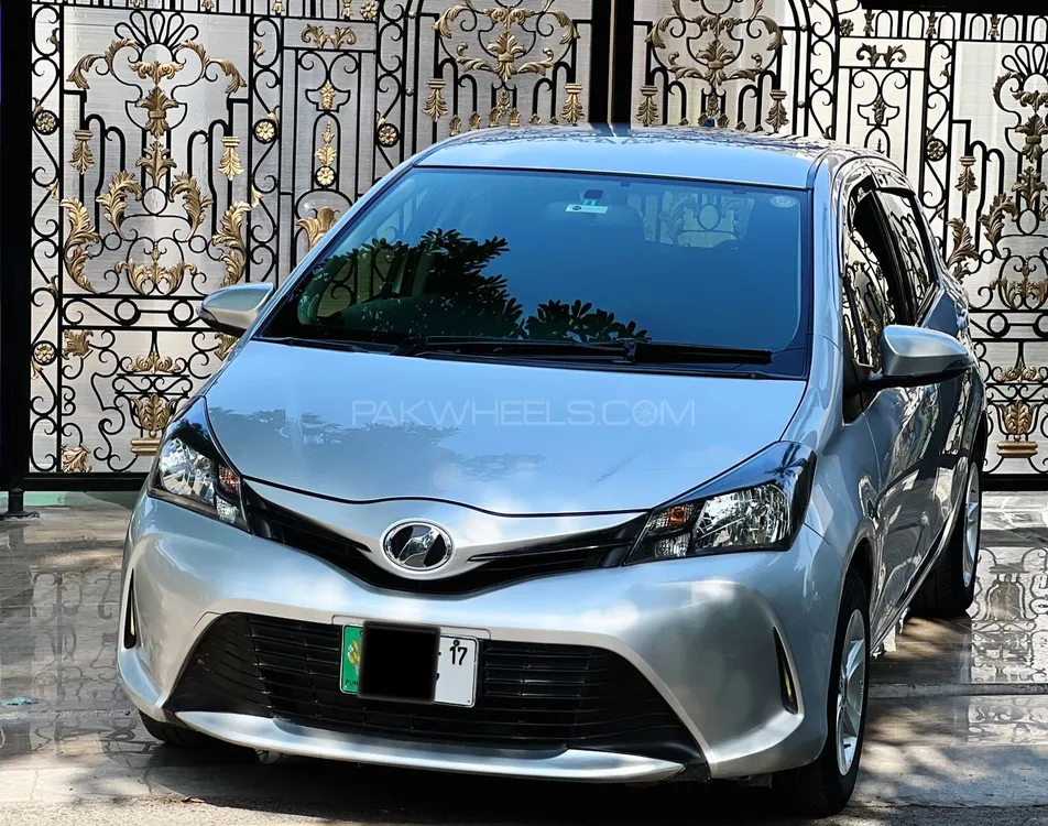 Toyota Vitz 2015 for Sale in Lahore Image-1