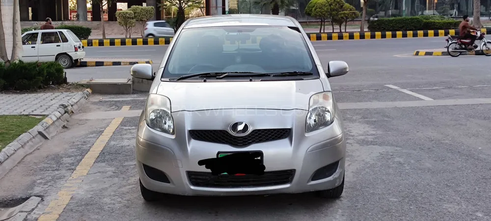 Toyota Vitz 2010 for Sale in Islamabad Image-1