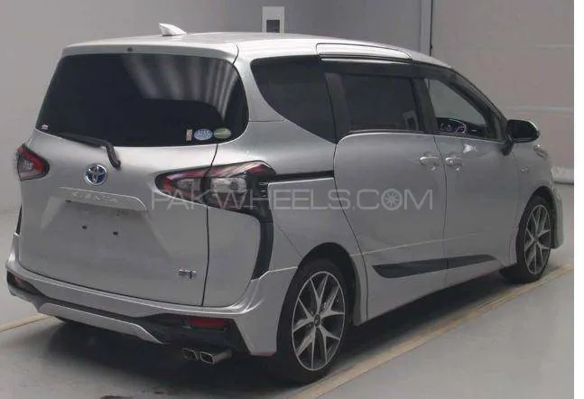 Toyota Sienta 2018 for Sale in Karachi Image-1