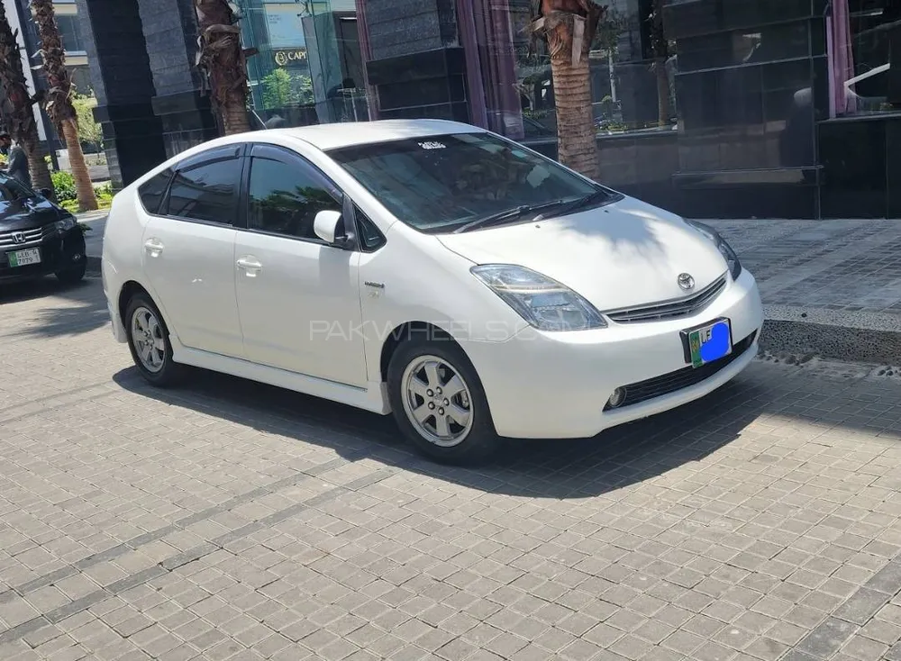 Toyota Prius 2007 for Sale in Lahore Image-1