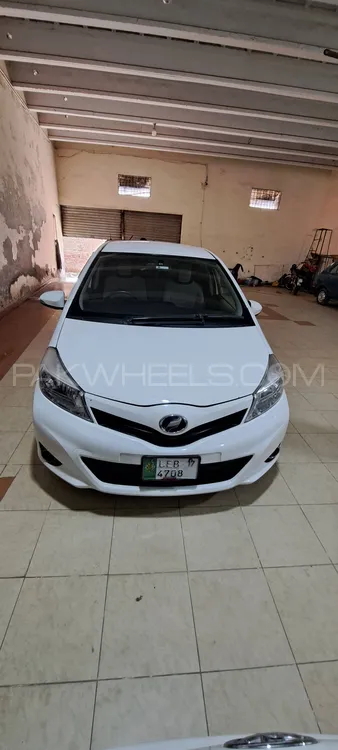 Toyota Vitz 2013 for Sale in Multan Image-1