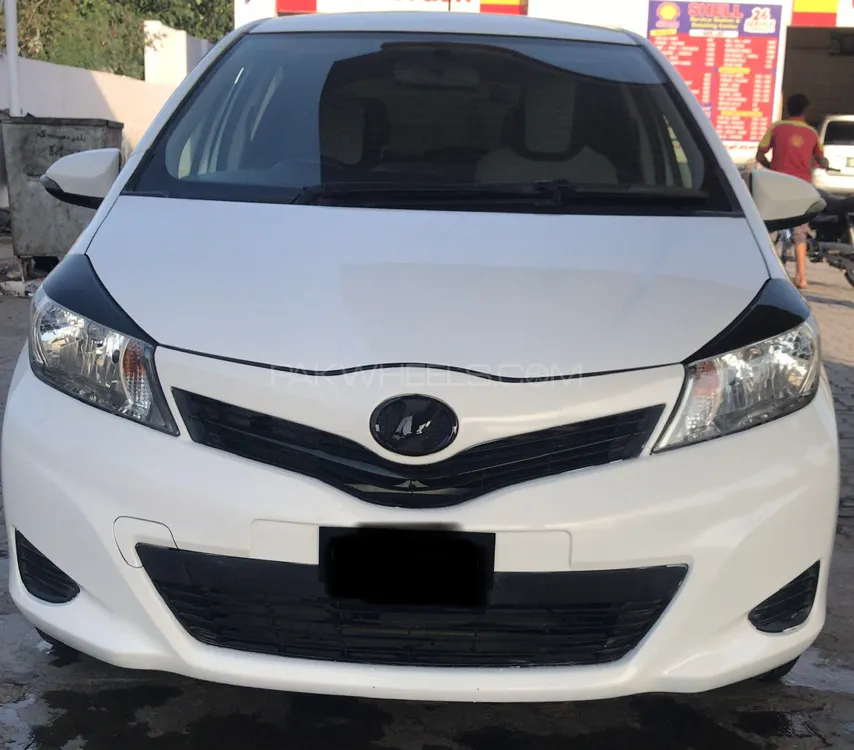 ٹویوٹا ویٹز 2011 for Sale in سیالکوٹ Image-1