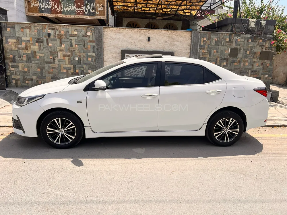 Toyota Corolla 2018 for Sale in Faisalabad Image-1