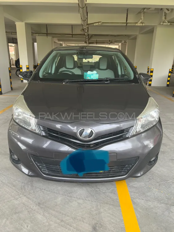 Toyota Vitz 2012 for Sale in Karachi Image-1