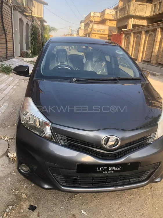 Toyota Vitz 2012 for Sale in Peshawar Image-1