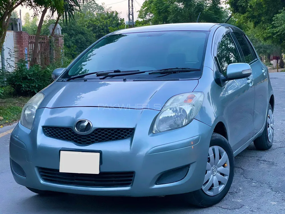 Toyota Vitz 2008 for Sale in Okara Image-1