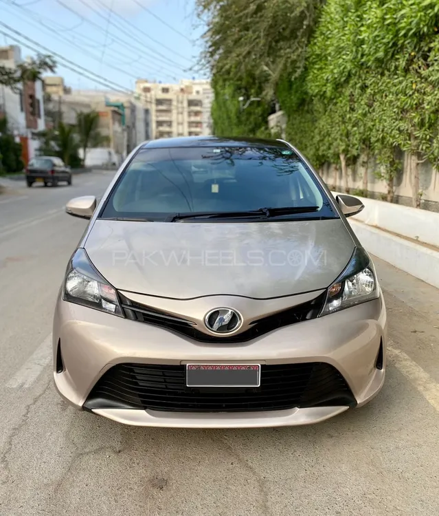 Toyota Vitz 2015 for Sale in Karachi Image-1