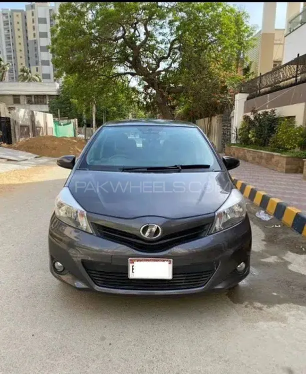 Toyota Vitz 2016 for Sale in Karachi Image-1