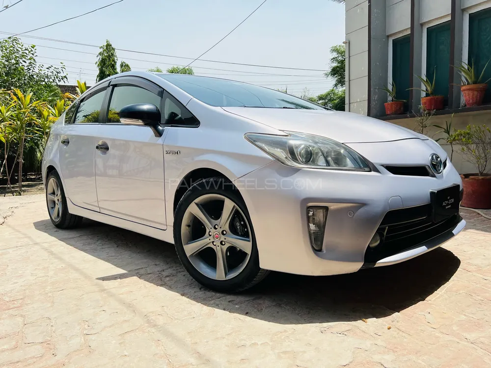 Toyota Prius 2014 for Sale in Faisalabad Image-1
