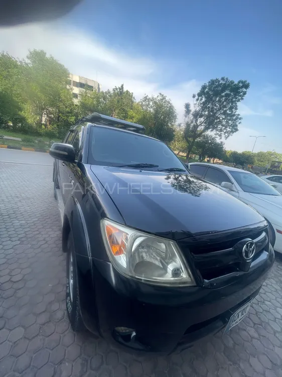 Toyota Hilux 2011 for Sale in Islamabad Image-1