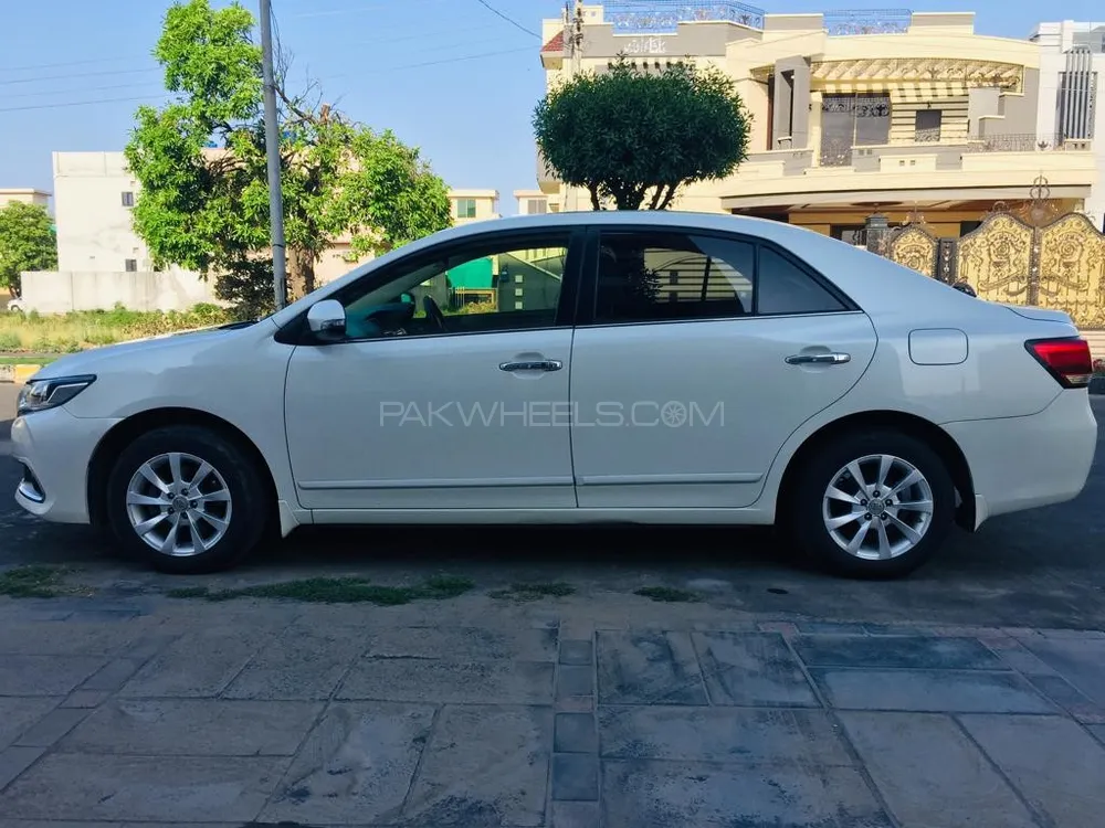 Toyota Premio 2018 for Sale in Gujranwala Image-1