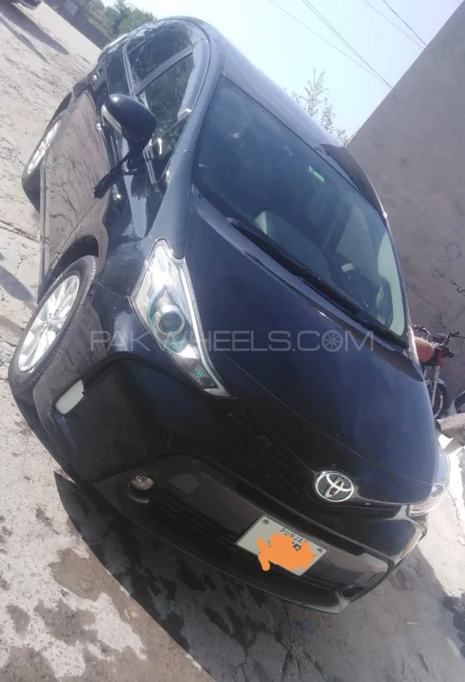 Toyota Prius Alpha 2012 for Sale in Rawalpindi Image-1