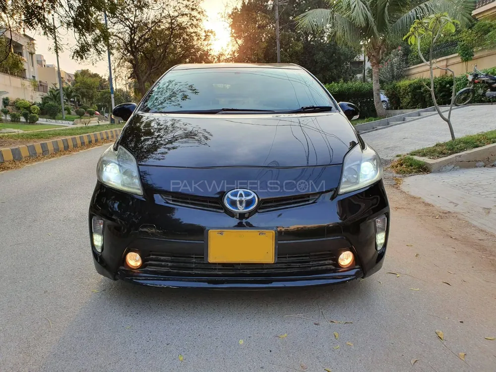 Toyota Prius 2015 for Sale in Karachi Image-1