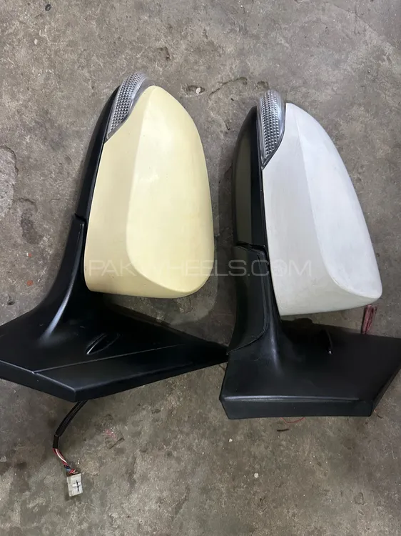 Toyota Corolla Side mirrors Image-1