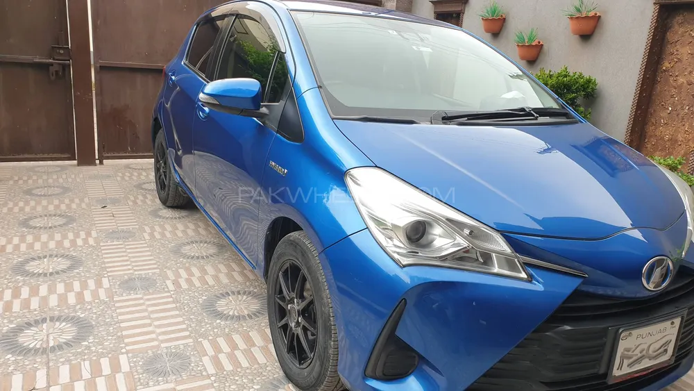 Toyota Vitz 2017 for Sale in Faisalabad Image-1