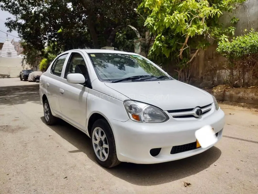 Toyota Platz 2005 for Sale in Karachi Image-1