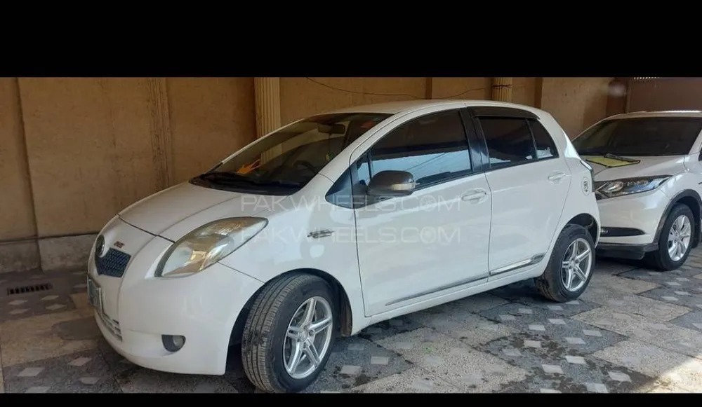 Toyota Vitz 2006 for Sale in Charsadda Image-1