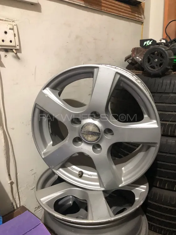 set of 15 inch rims/wheels (5 nuts)  Image-1