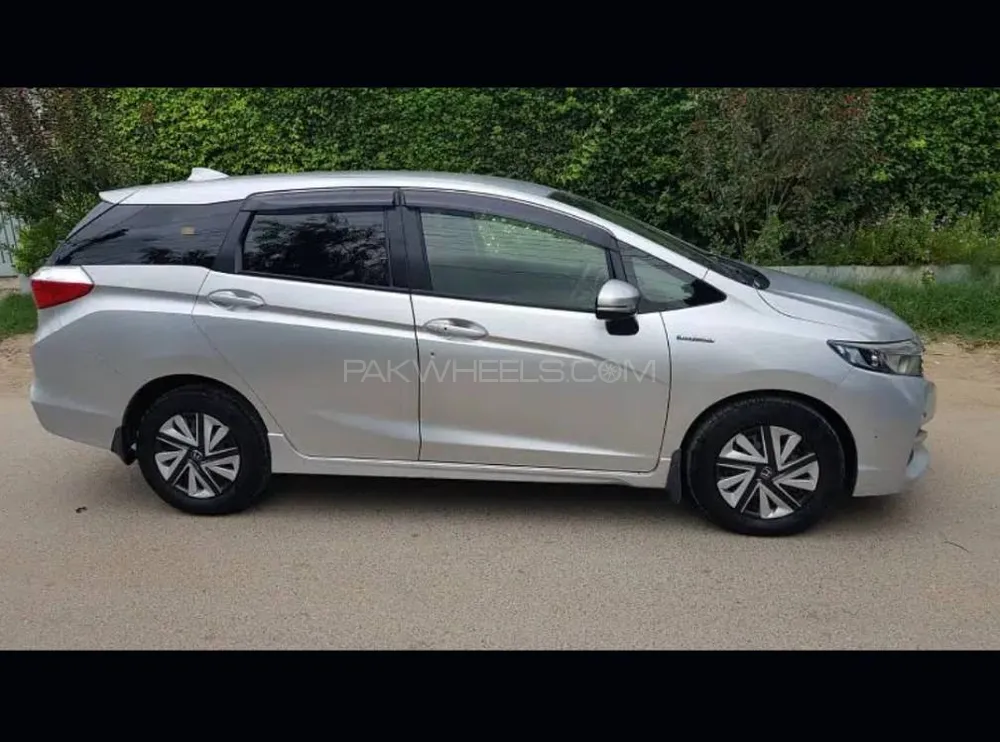 Honda Fit 2016 for Sale in Karachi Image-1