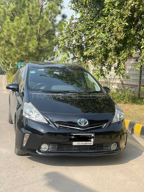 Toyota Prius Alpha 2014 for Sale in Islamabad Image-1