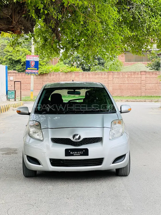 Toyota Vitz 2009 for Sale in Multan Image-1