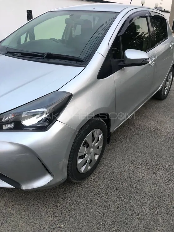 Toyota Vitz 2015 for Sale in Lahore Image-1