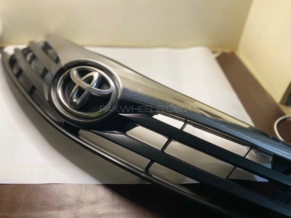 Corolla 2015  Original Grill 9/10 Image-1