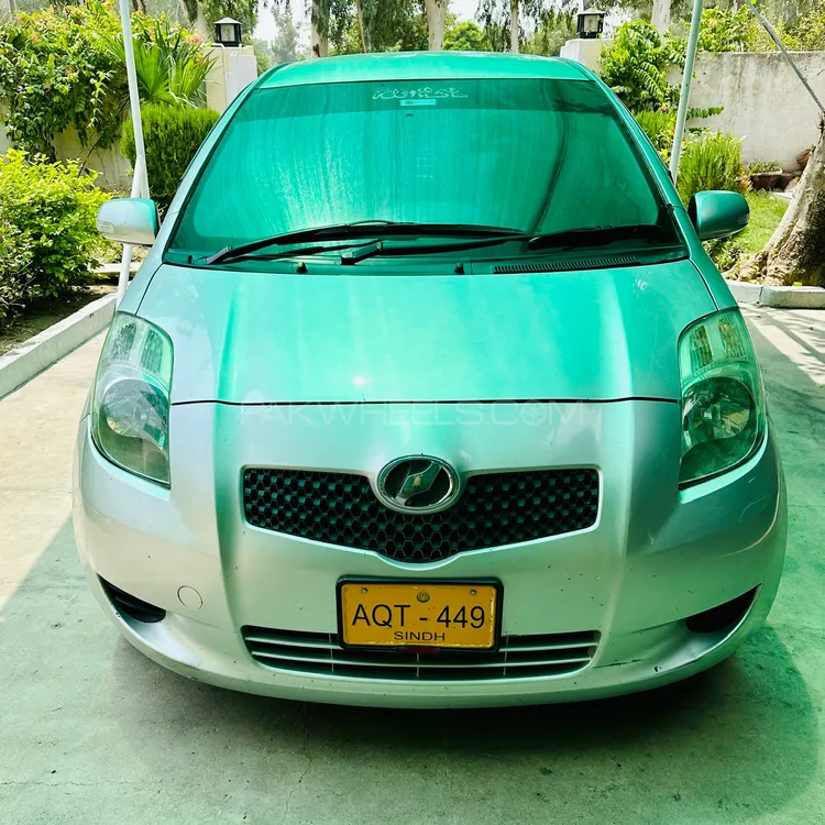 Toyota Vitz 2005 for Sale in Muzaffar Gargh Image-1