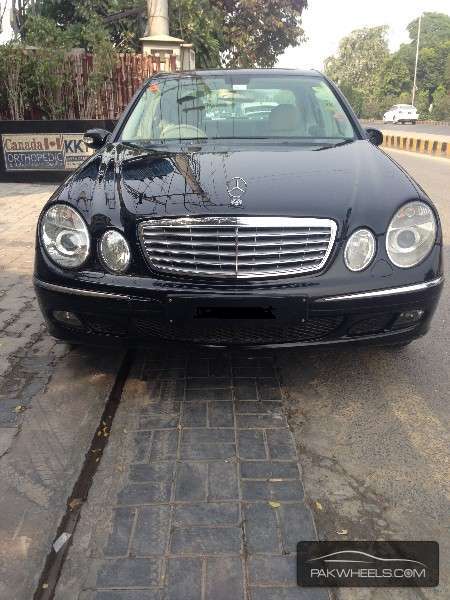 Mercedes Benz E Class Cabriolet 2005 for Sale in Lahore Image-1