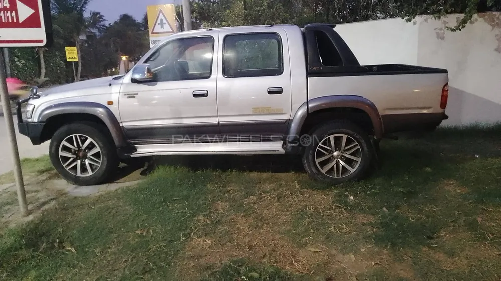 Toyota Hilux 2003 for Sale in Karachi Image-1