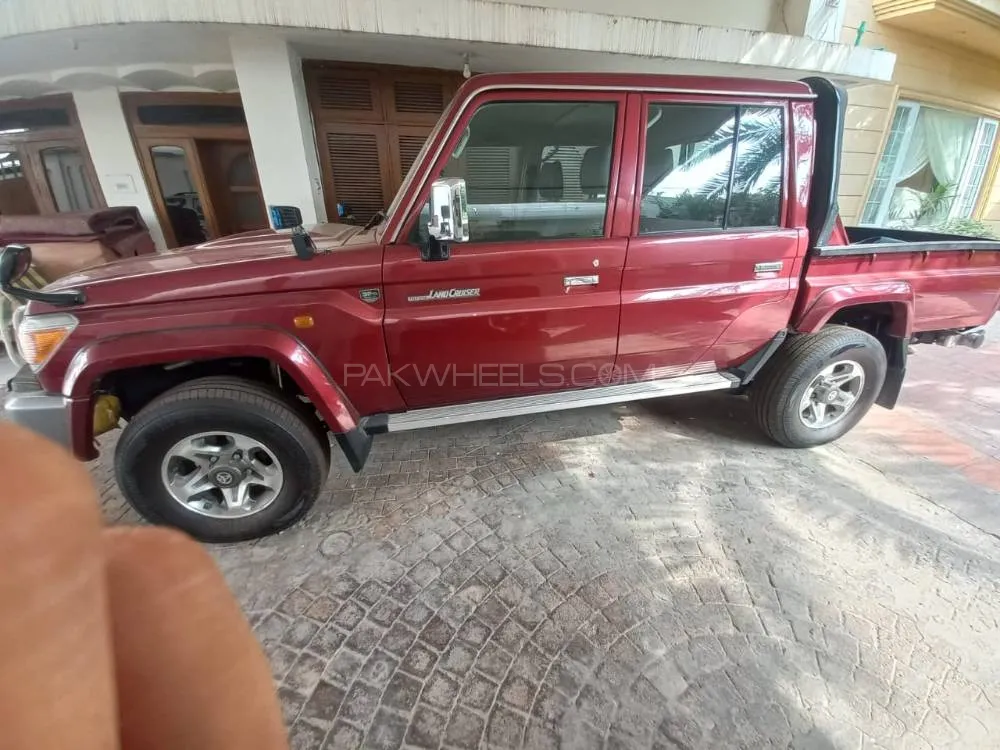 Toyota Land Cruiser 2015 for Sale in Multan Image-1