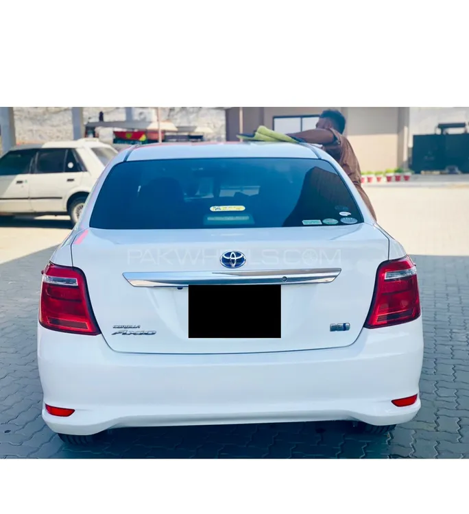 Toyota Corolla Axio 2017 for Sale in Mardan Image-1