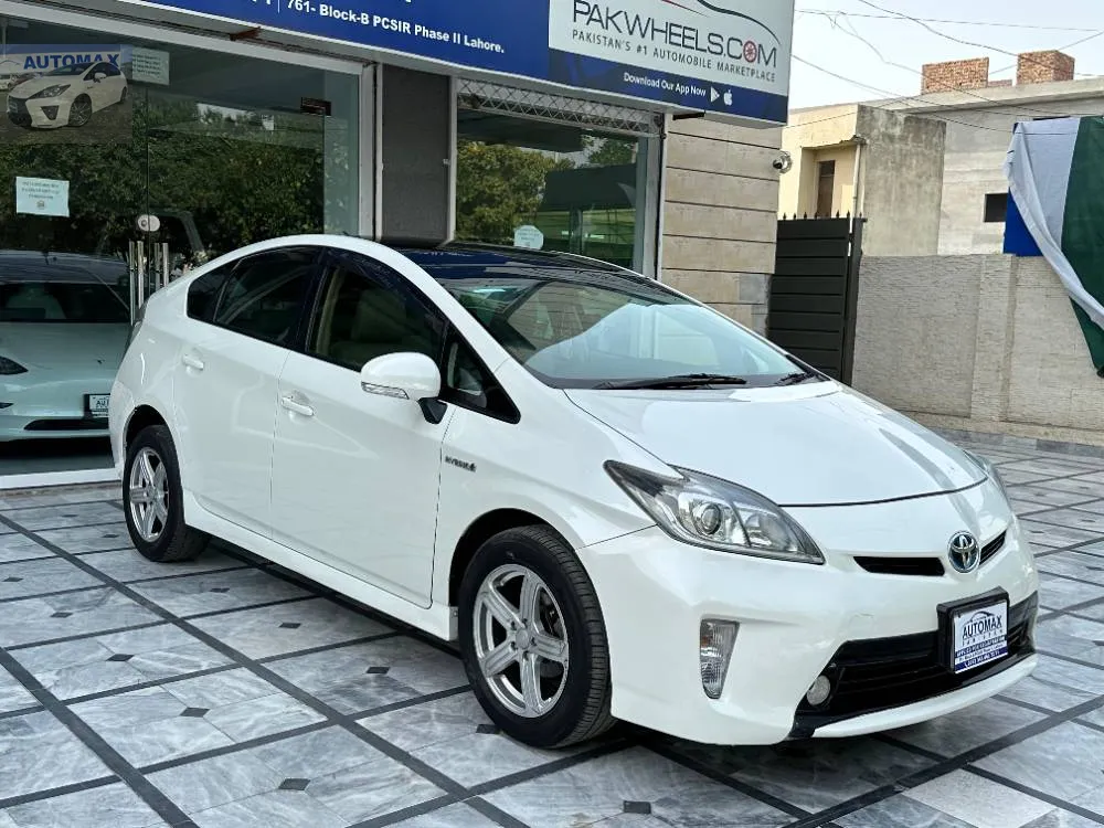 Toyota Prius 2012 for Sale in Lahore Image-1